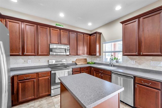 11144 OYSTER BAY CIRCLE, New Port Richey, FL 34654