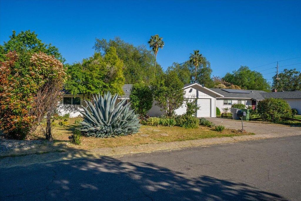 1953 Cameo Court, Redding, CA 96002