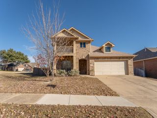 8240 Lauren Way, Watauga, TX 76148