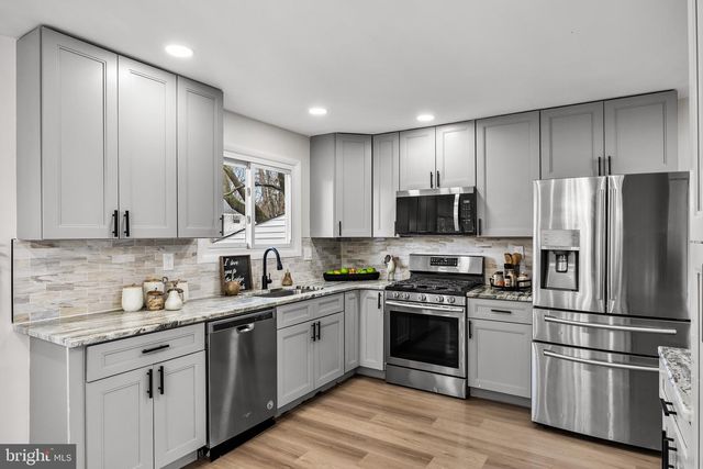 301 CARDINAL RD, Beverly, NJ 08010