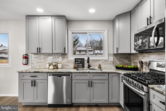 301 CARDINAL RD, Beverly, NJ 08010