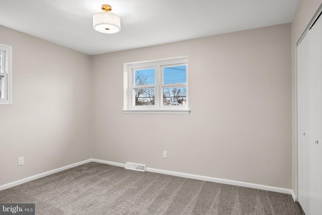 301 CARDINAL RD, Beverly, NJ 08010