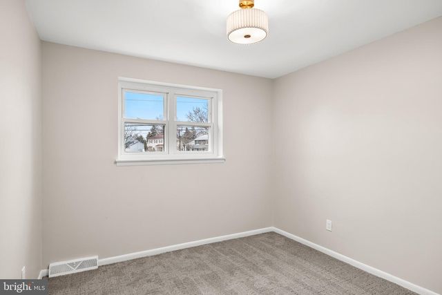 301 CARDINAL RD, Beverly, NJ 08010