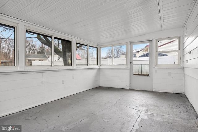 301 CARDINAL RD, Beverly, NJ 08010