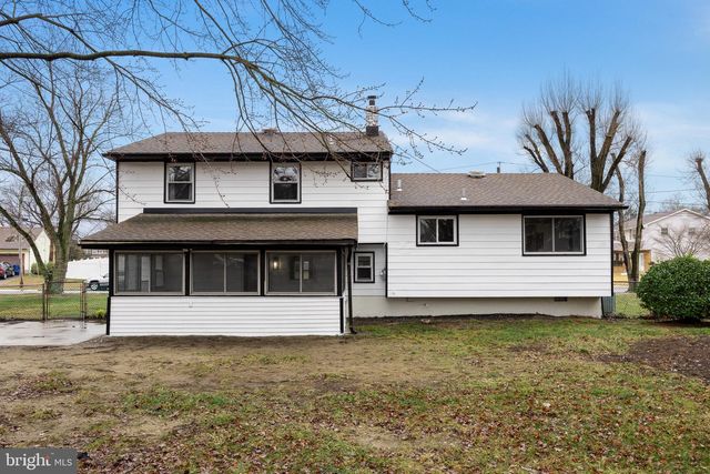 301 CARDINAL RD, Beverly, NJ 08010