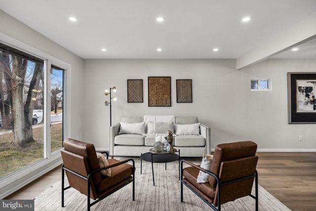 301 CARDINAL RD, Beverly, NJ 08010