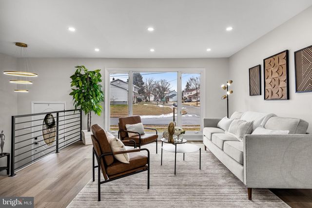 301 CARDINAL RD, Beverly, NJ 08010