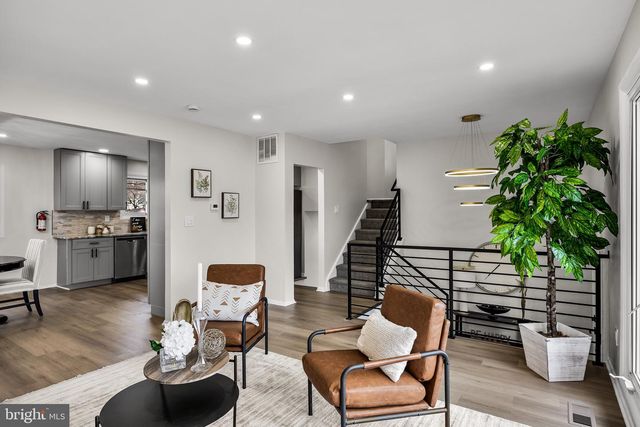 301 CARDINAL RD, Beverly, NJ 08010