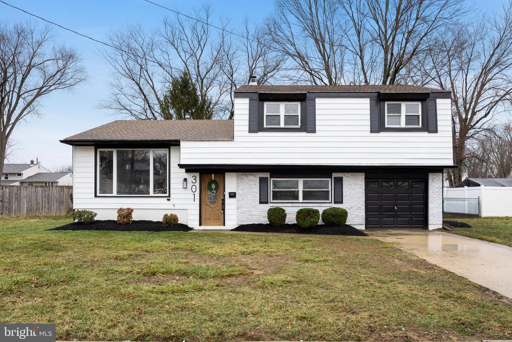 301 CARDINAL RD, Beverly, NJ 08010