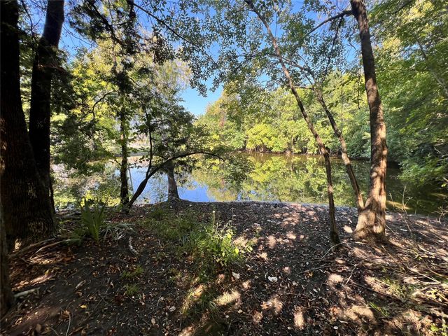 12121 N Ridgeway Drive N, Willis, TX 77318