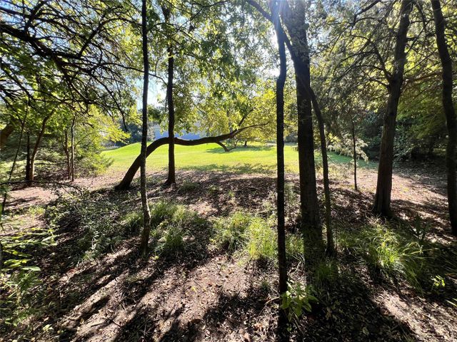 12121 N Ridgeway Drive N, Willis, TX 77318