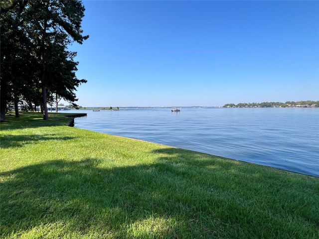 12121 N Ridgeway Drive N, Willis, TX 77318