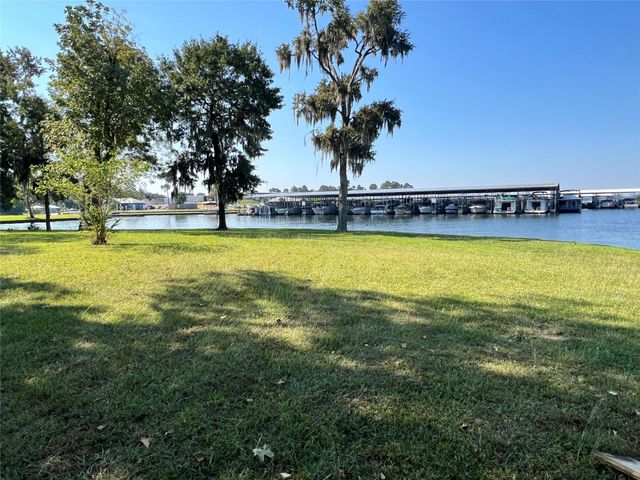 12121 N Ridgeway Drive N, Willis, TX 77318