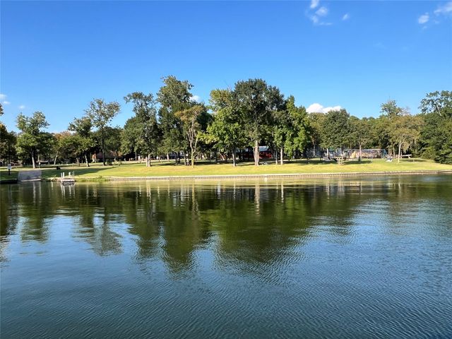 12121 N Ridgeway Drive N, Willis, TX 77318