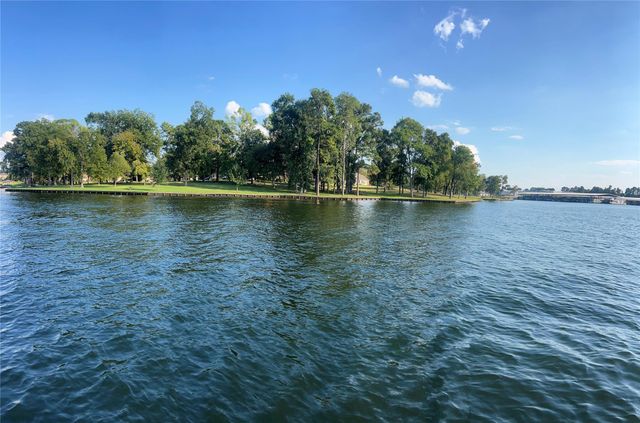 12121 N Ridgeway Drive N, Willis, TX 77318