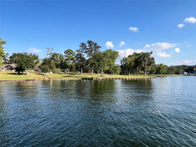 12121 N Ridgeway Drive N, Willis, TX 77318