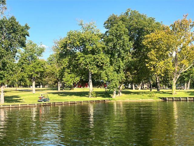 12121 N Ridgeway Drive N, Willis, TX 77318