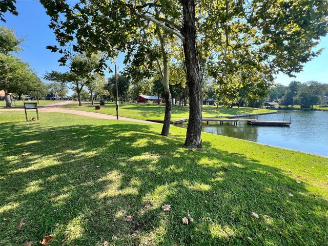 12121 N Ridgeway Drive N, Willis, TX 77318