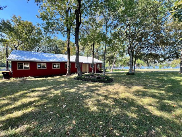 12121 N Ridgeway Drive N, Willis, TX 77318