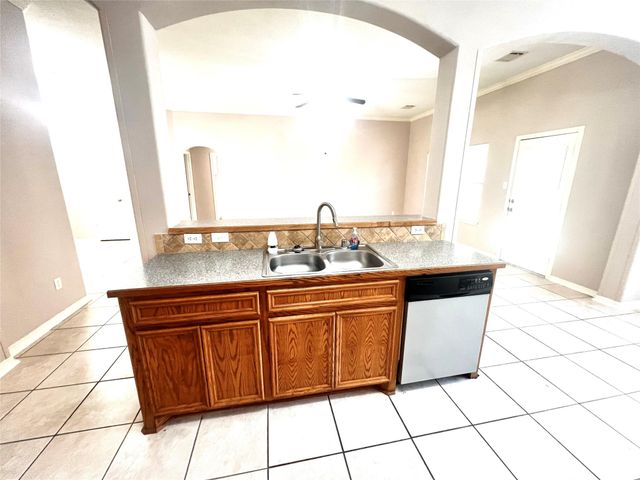 12121 N Ridgeway Drive N, Willis, TX 77318