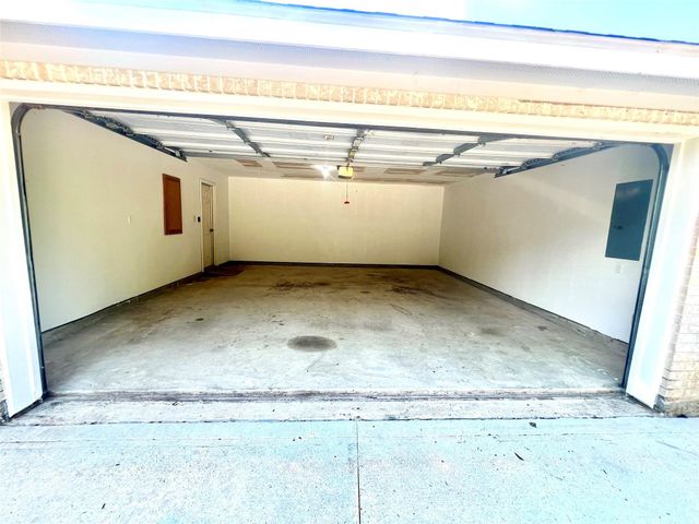 12121 N Ridgeway Drive N, Willis, TX 77318