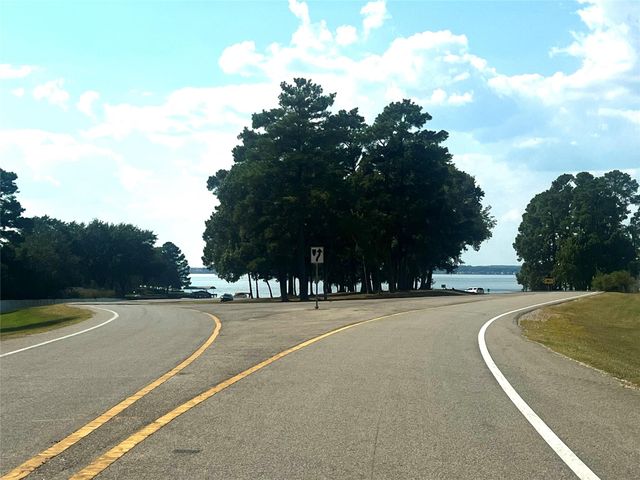 12121 N Ridgeway Drive N, Willis, TX 77318