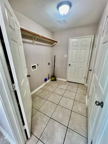 12121 N Ridgeway Drive N, Willis, TX 77318