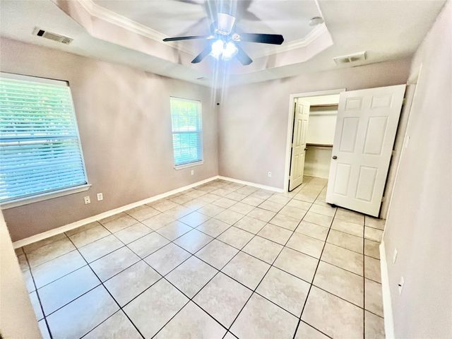 12121 N Ridgeway Drive N, Willis, TX 77318