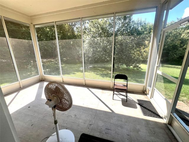 12121 N Ridgeway Drive N, Willis, TX 77318