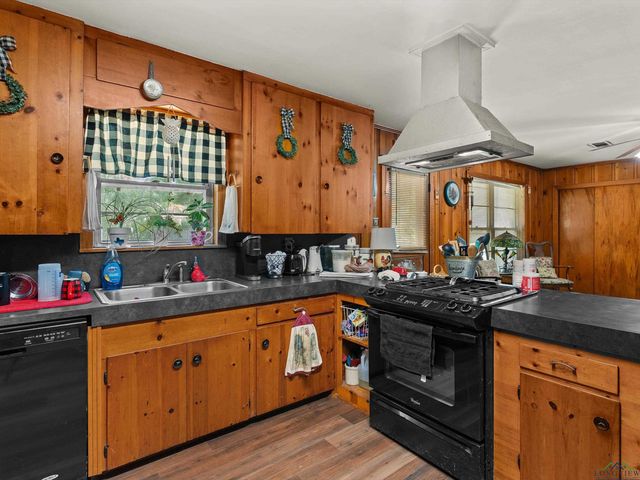 305 E Carolanne, Marshall, TX 75672