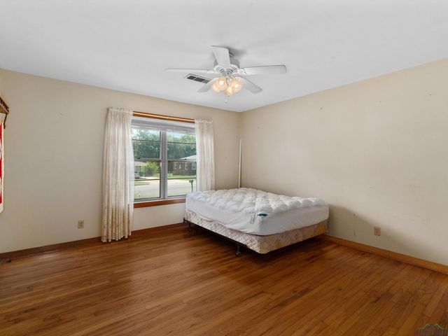 305 E Carolanne, Marshall, TX 75672