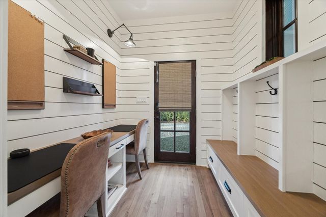 20 Lacewood Lane, Houston, TX 77024