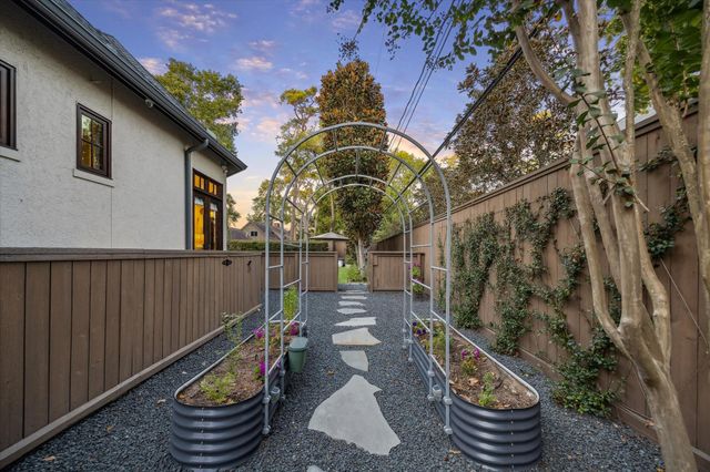 20 Lacewood Lane, Houston, TX 77024