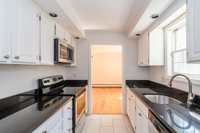 12 Homeward Lane 12, Natick, MA 01760