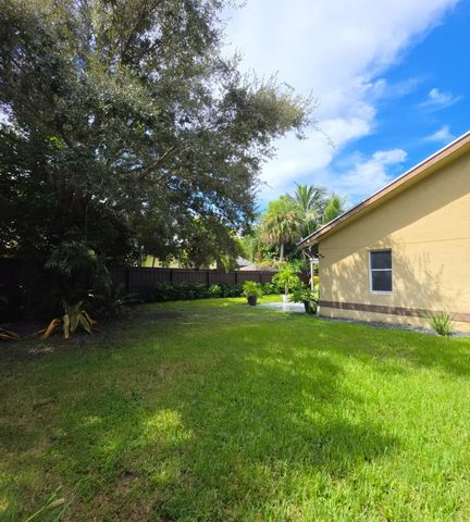 4215 Green Forest Way, Boynton Beach, FL 33436