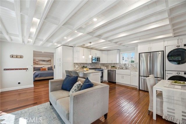 1001 2nd, Hermosa Beach, CA 90254
