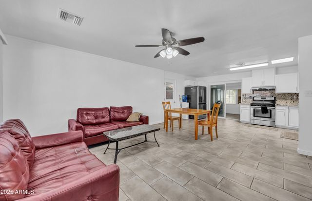 11025 W CHERRY HILLS Drive W, Sun City, AZ 85351