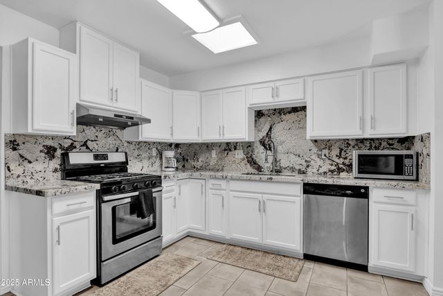 11025 W CHERRY HILLS Drive W, Sun City, AZ 85351