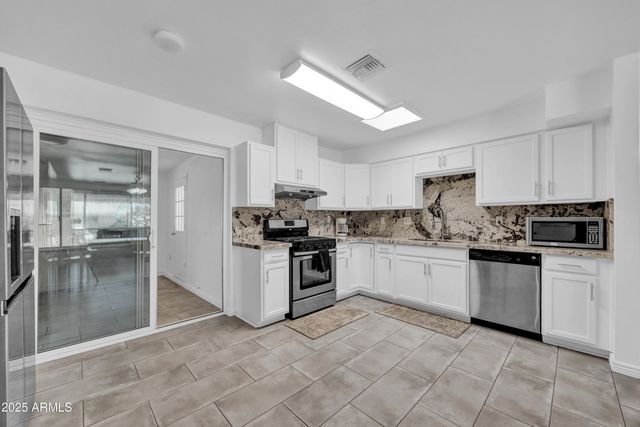 11025 W CHERRY HILLS Drive W, Sun City, AZ 85351