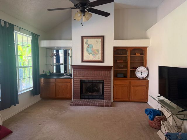 1086 Woodbriar Drive, Grapevine, TX 76051
