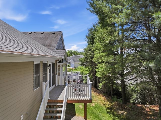 4 Autumn Drive B, Hudson, MA 01749
