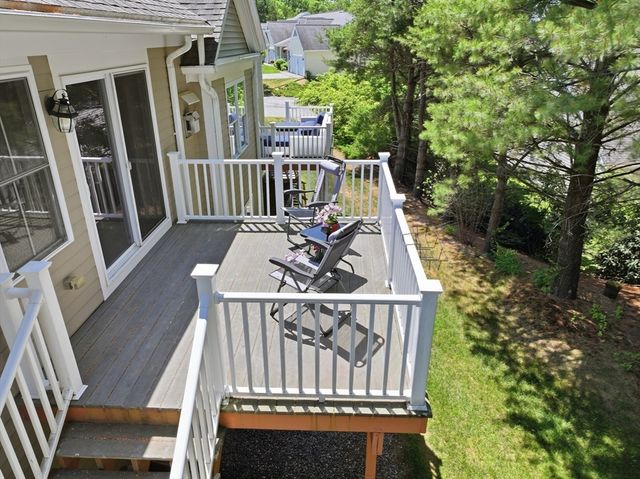 4 Autumn Drive B, Hudson, MA 01749