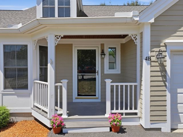 4 Autumn Drive B, Hudson, MA 01749