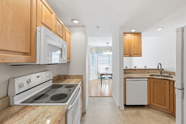 4 Autumn Drive B, Hudson, MA 01749