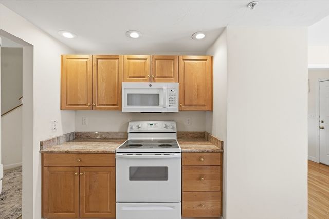 4 Autumn Drive B, Hudson, MA 01749