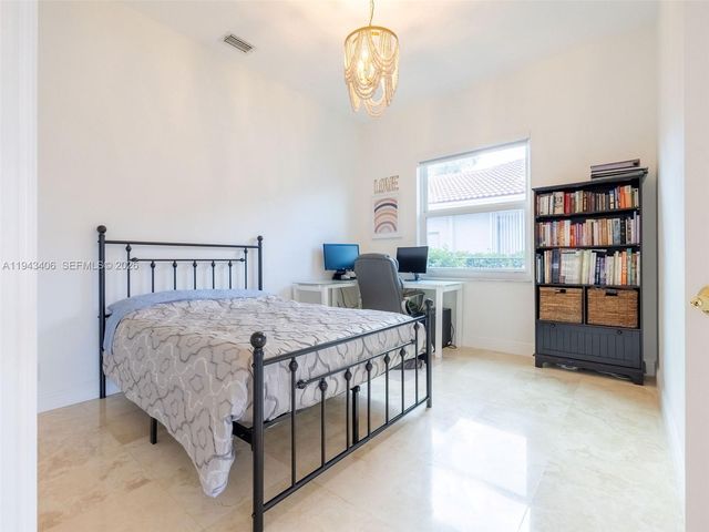 2763 Oakbrook Dr, Weston, FL 33332