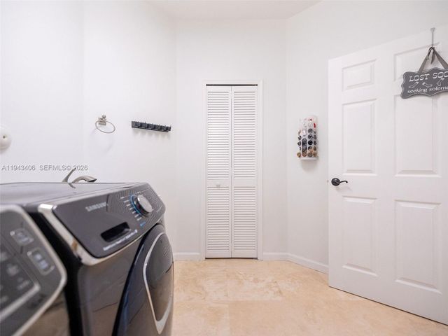 2763 Oakbrook Dr, Weston, FL 33332