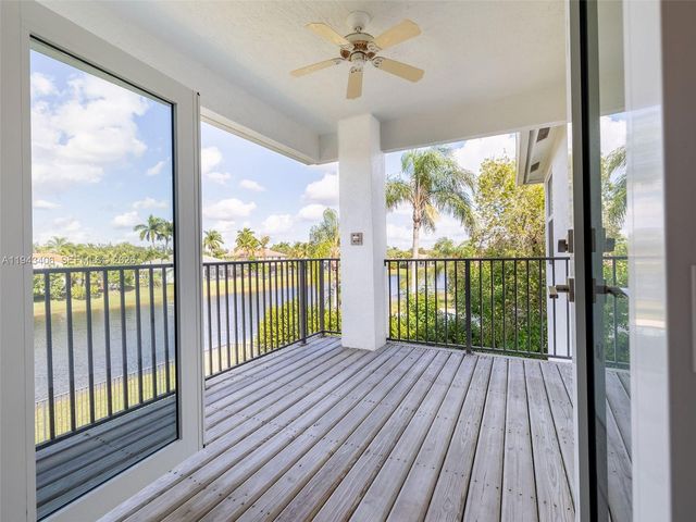 2763 Oakbrook Dr, Weston, FL 33332