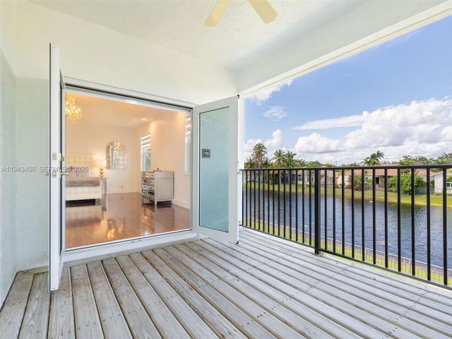 2763 Oakbrook Dr, Weston, FL 33332