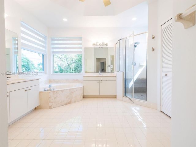 2763 Oakbrook Dr, Weston, FL 33332